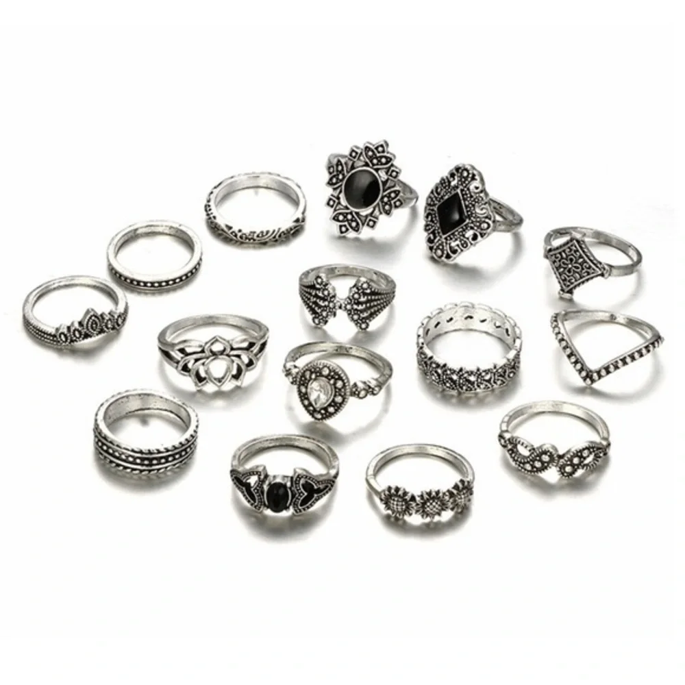 3/$30 🖤🤍 Bohemian Silver Ring Set